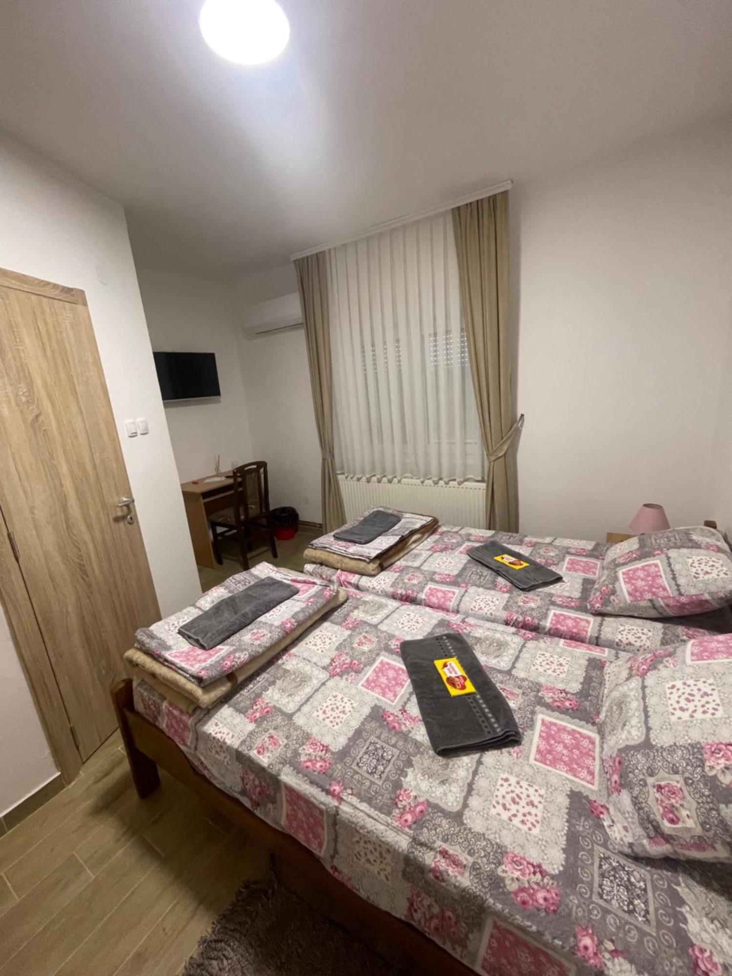 Zuta Osa Hotel Бела Църква Екстериор снимка