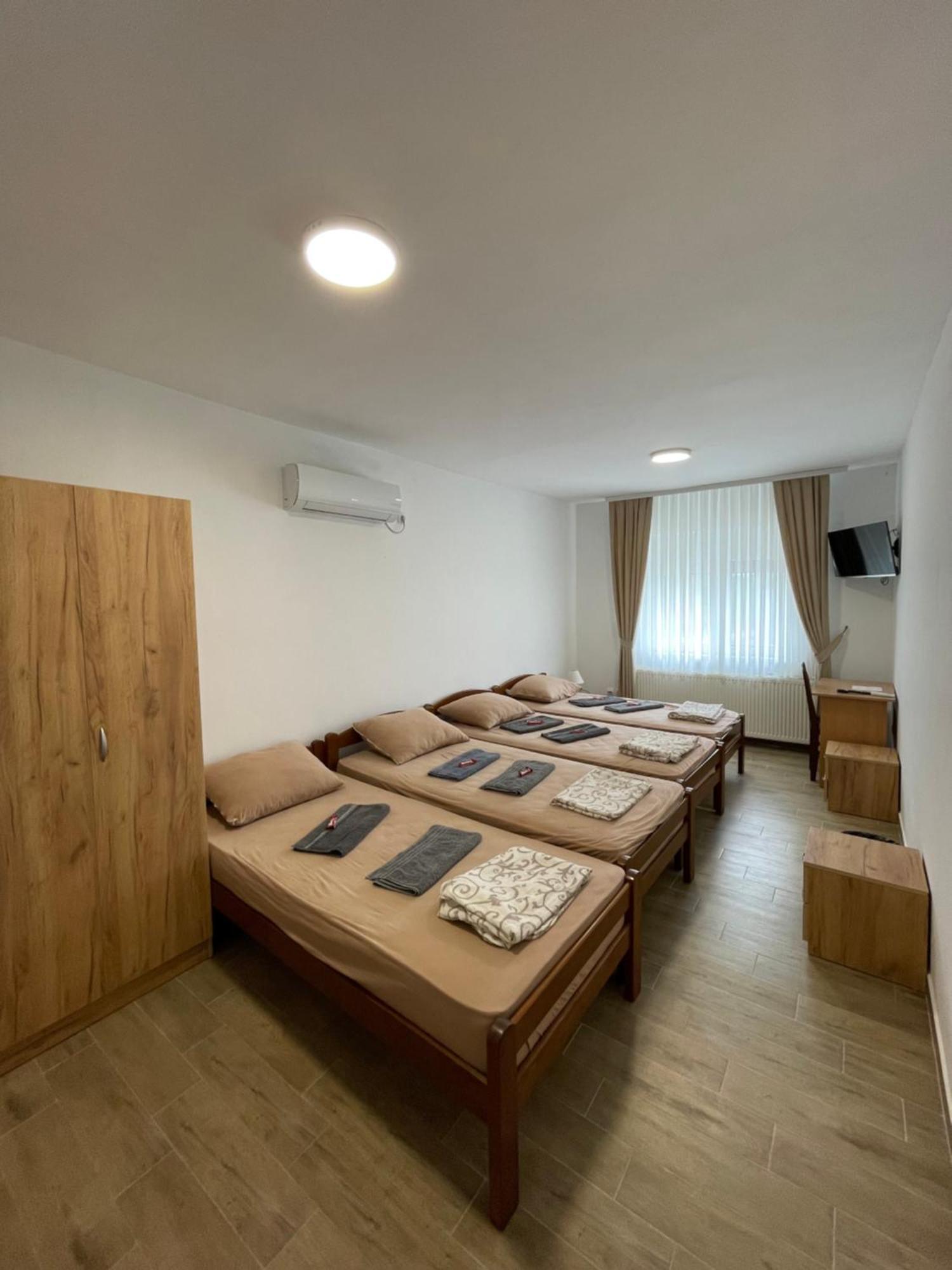 Zuta Osa Hotel Бела Църква Екстериор снимка