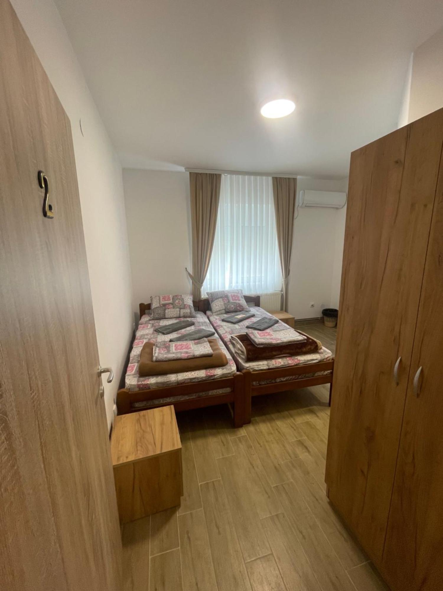 Zuta Osa Hotel Бела Църква Екстериор снимка