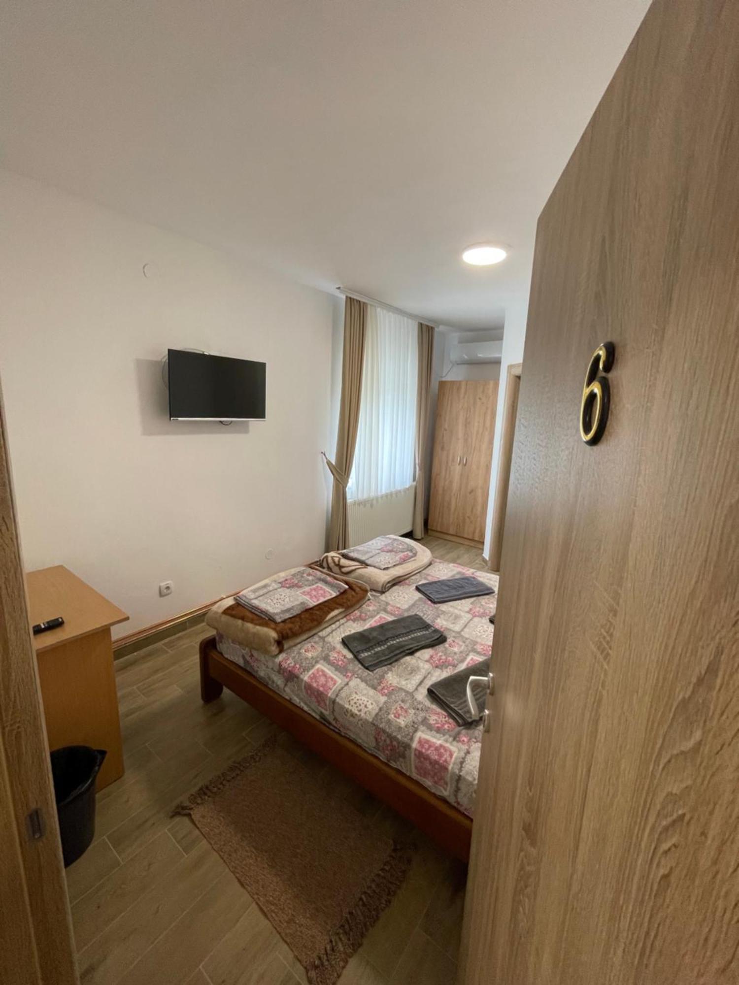 Zuta Osa Hotel Бела Църква Екстериор снимка