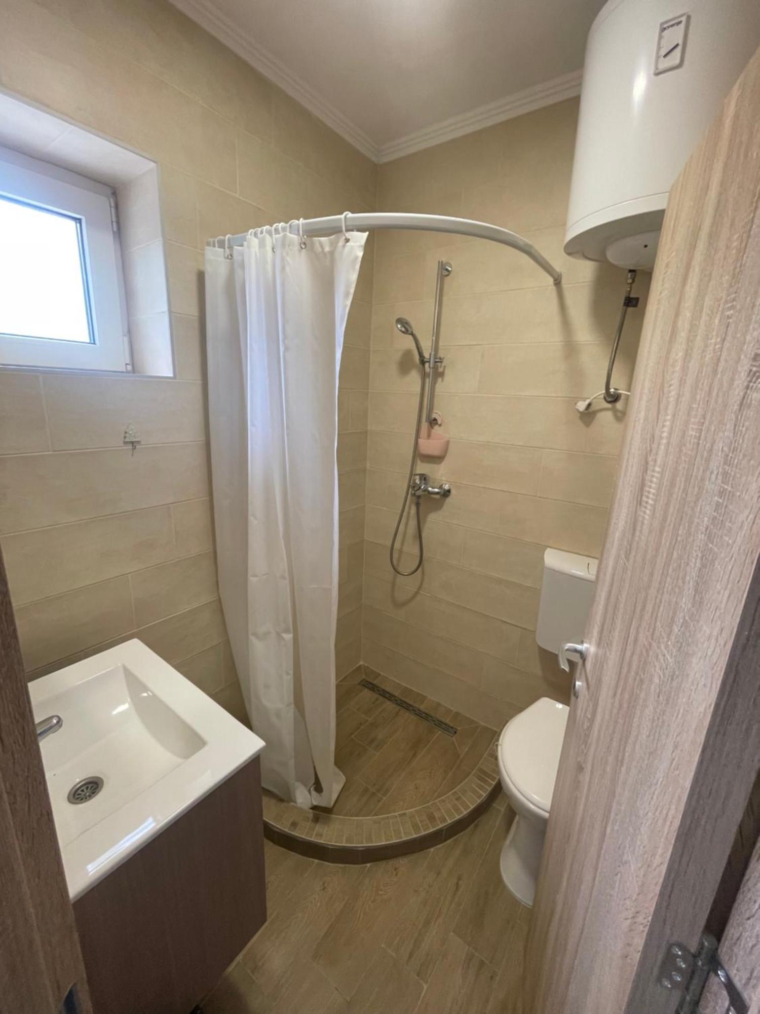 Zuta Osa Hotel Бела Църква Екстериор снимка