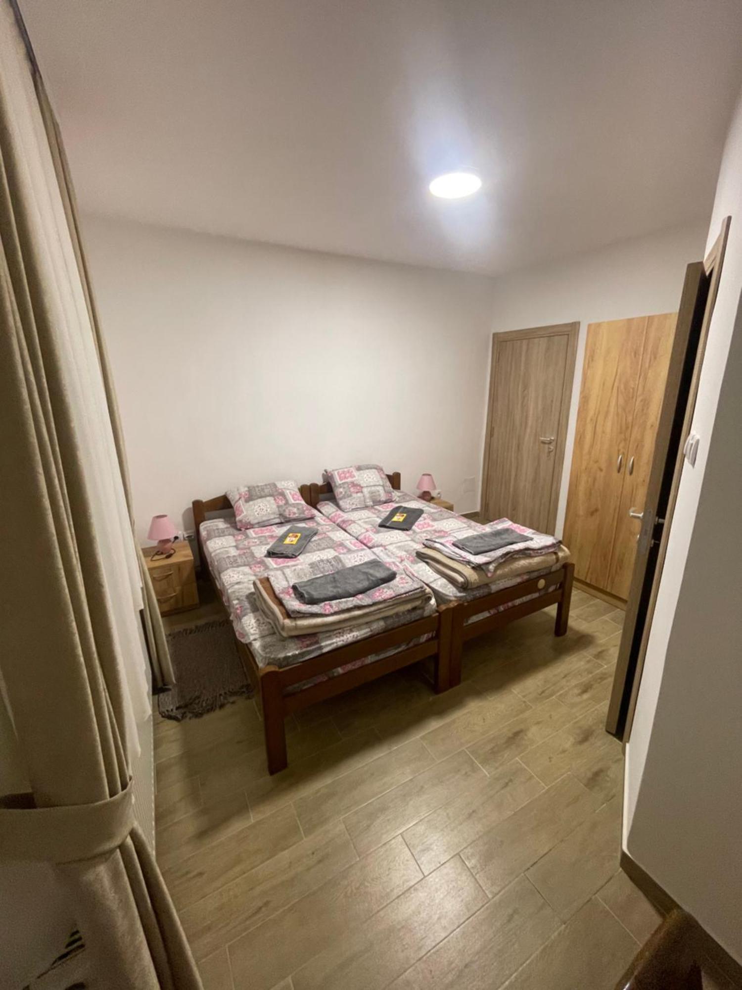 Zuta Osa Hotel Бела Църква Екстериор снимка