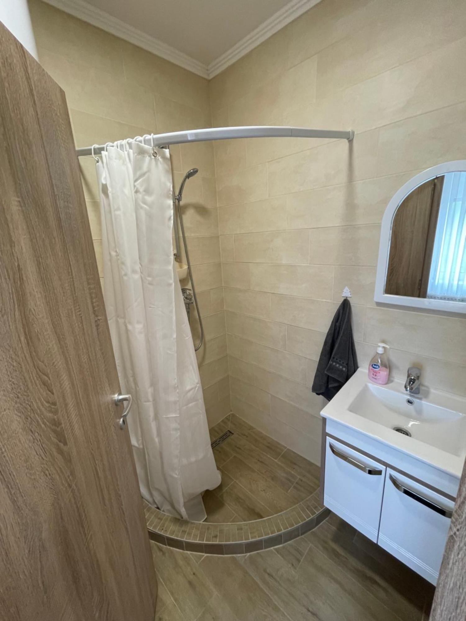 Zuta Osa Hotel Бела Църква Екстериор снимка