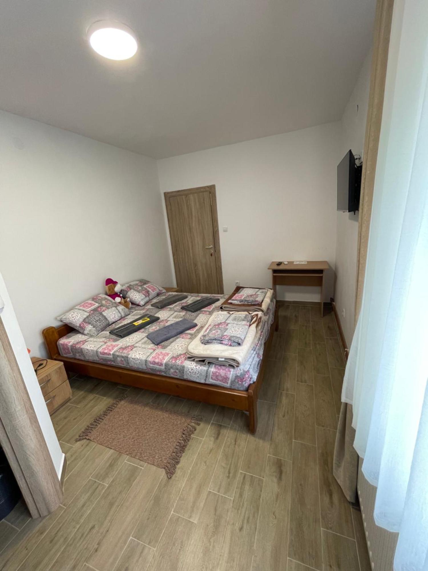 Zuta Osa Hotel Бела Църква Екстериор снимка