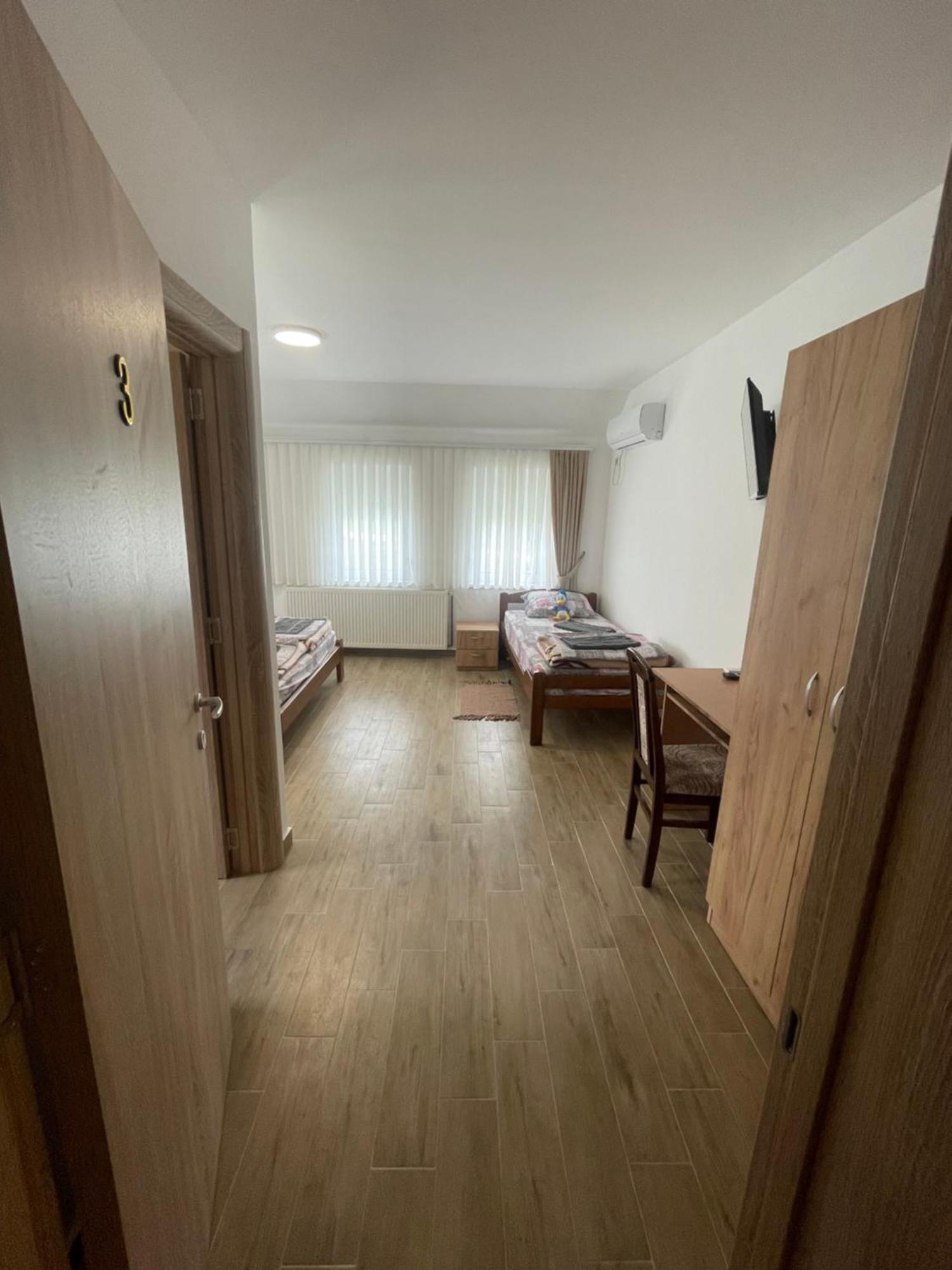 Zuta Osa Hotel Бела Църква Екстериор снимка