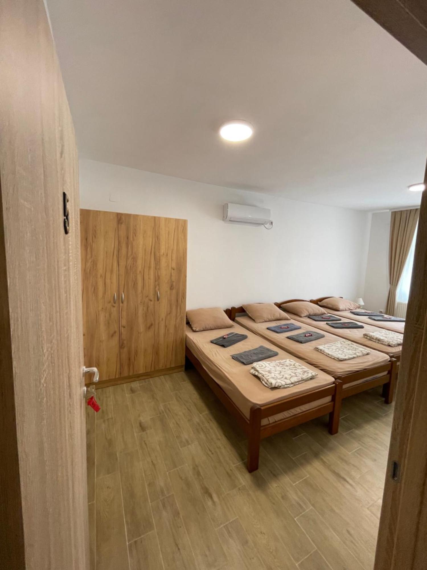 Zuta Osa Hotel Бела Църква Екстериор снимка