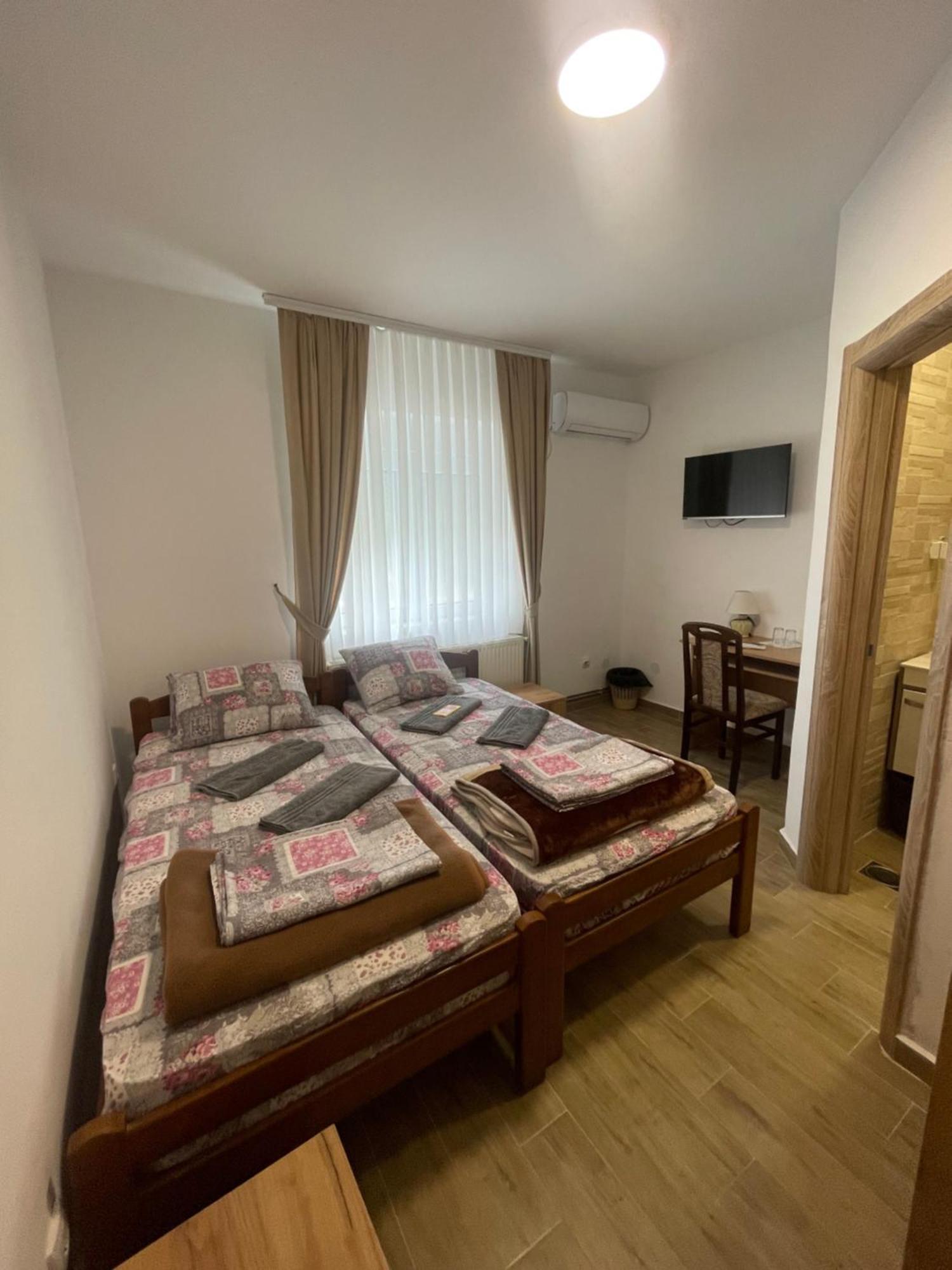 Zuta Osa Hotel Бела Църква Екстериор снимка