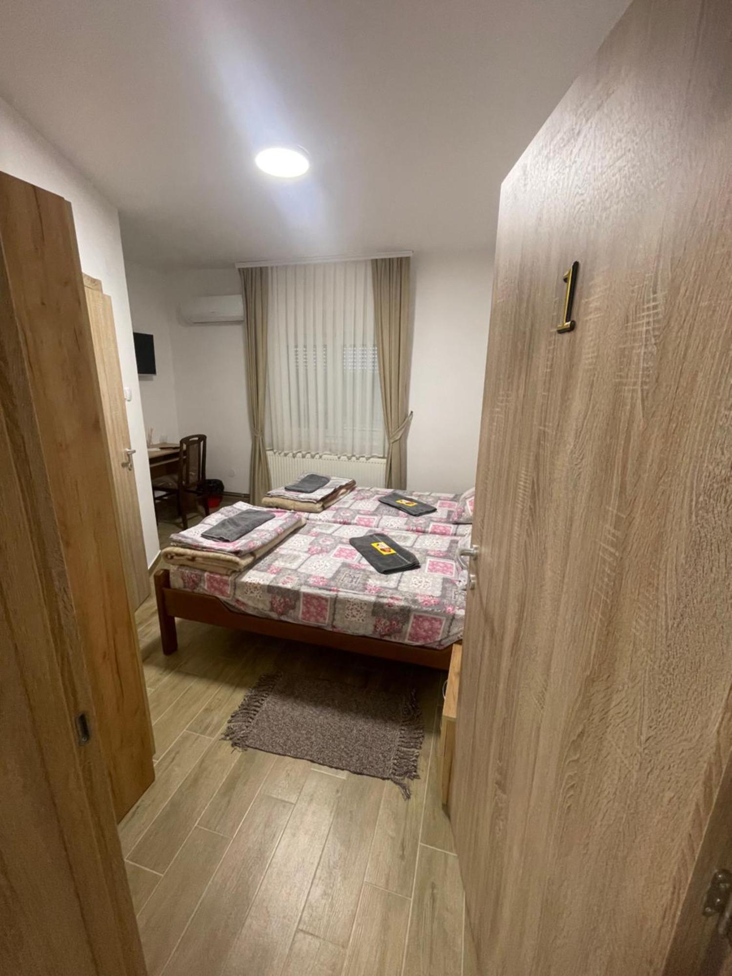 Zuta Osa Hotel Бела Църква Екстериор снимка