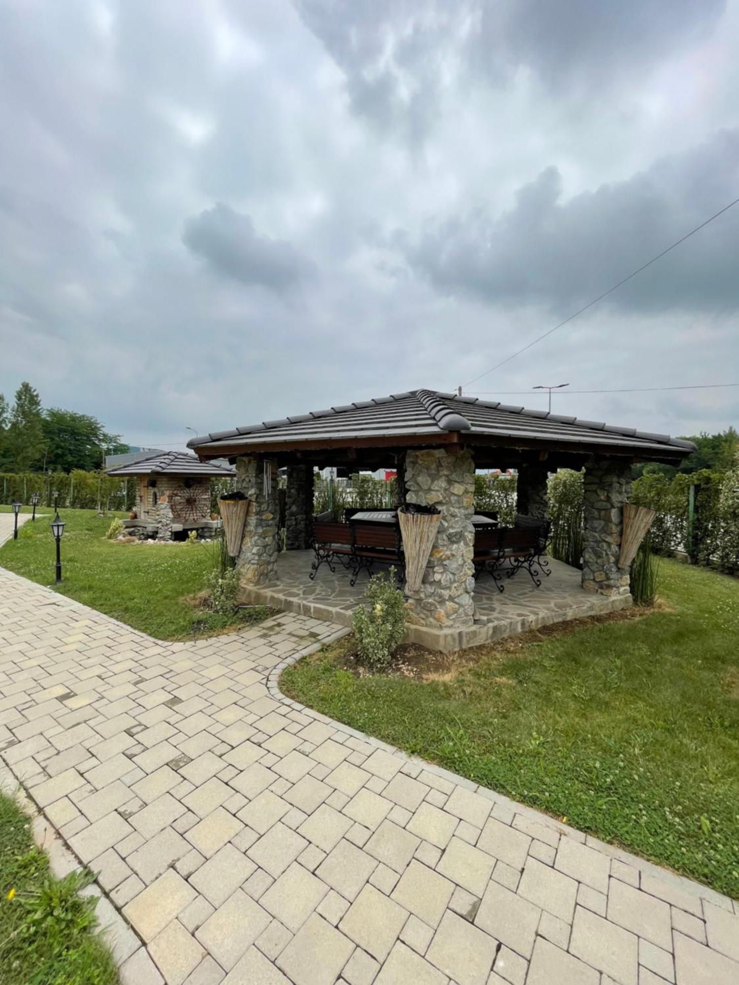Zuta Osa Hotel Бела Църква Екстериор снимка